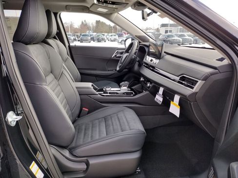 New 2026 Mitsubishi Outlander SE image 11