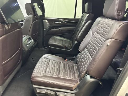 Certified 2022 Cadillac Escalade ESV Sport Platinum w/ LPO, ONYX Package AWD/4WD image 13