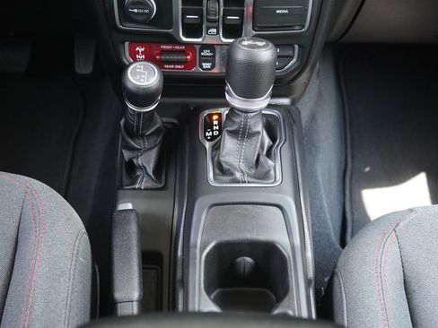 Used 2025 Jeep Wrangler Unlimited Rubicon AWD/4WD image 21