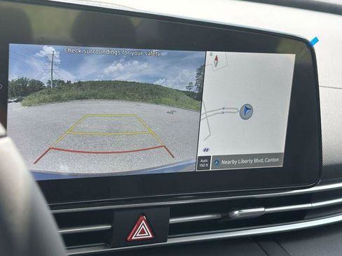 New 2025 Hyundai Elantra Limited image 28