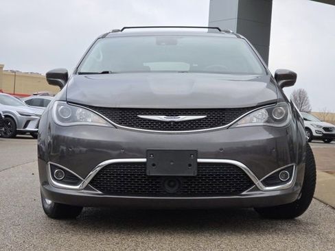 Used 2019 Chrysler Pacifica Touring-L Plus w/ Advanced Safetytec Group image 3