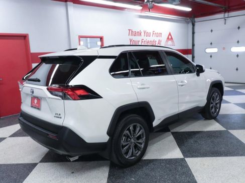 Used 2022 Toyota RAV4 XLE Premium image 6