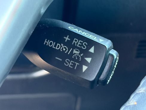 Used 2017 Toyota Highlander SE w/ Carpet Mat Package FWD image 19