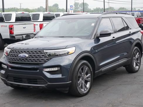 Used 2024 Ford Explorer XLT w/ Equipment Group 202A AWD/4WD image 7