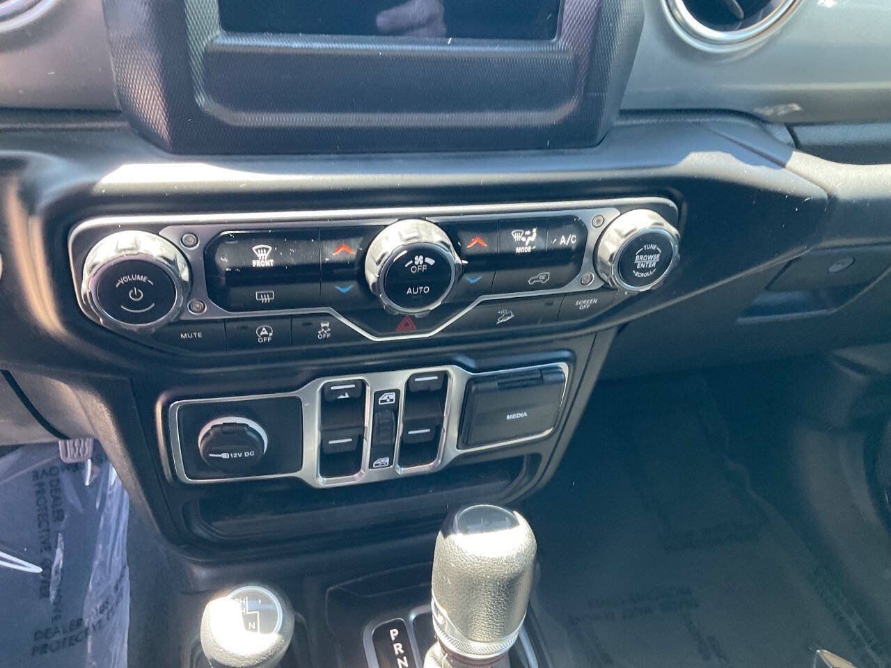 Used 2020 Jeep Wrangler Unlimited Sahara AWD/4WD image 16