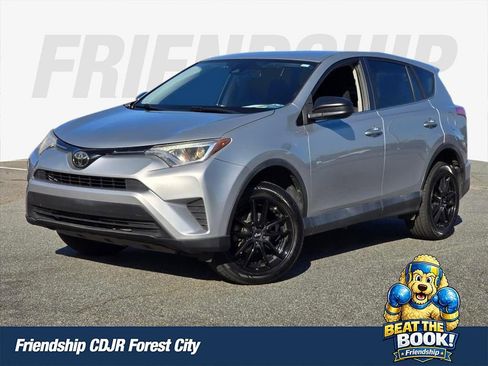 Used 2018 Toyota RAV4 LE FWD image 1