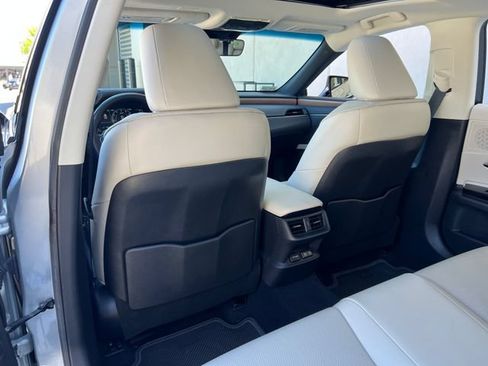 Used 2025 Lexus ES 350 w/ Premium Package FWD image 39