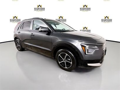 New 2025 Kia Niro SX