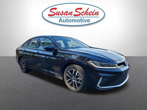 Used 2025 Volkswagen Jetta SE image 18