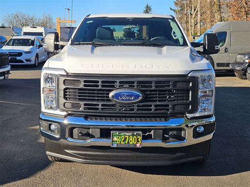Used 2024 Ford F250 XL w/ XL Chrome Package image 2