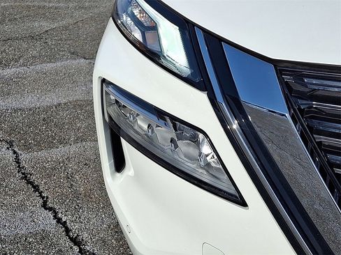 Certified 2023 Nissan Rogue SL w/ SL Premium Package image 10