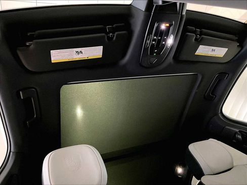 Used 2025 Porsche Cayenne image 25