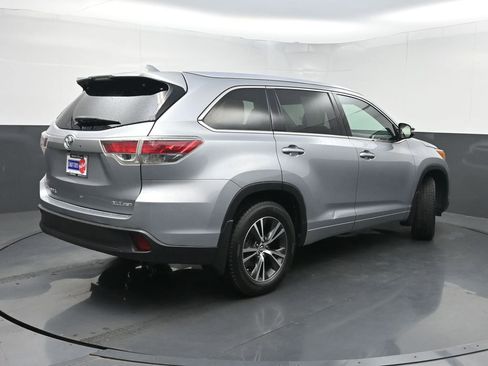 Used 2016 Toyota Highlander XLE AWD/4WD image 23