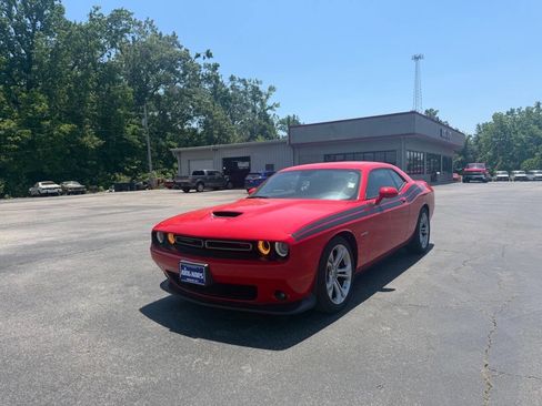 Used 2022 Dodge Challenger R/T RWD image 5