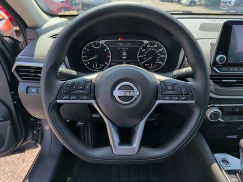 Used 2024 Nissan Altima 2.5 SV FWD image 13