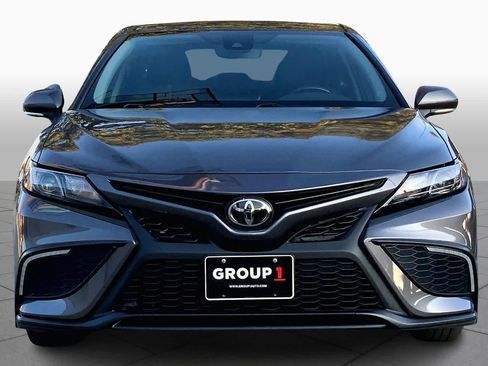 Used 2023 Toyota Camry SE image 3