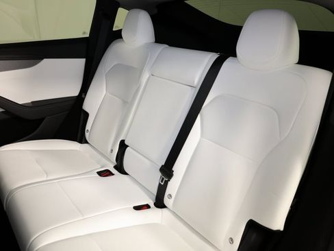 Used 2026 Tesla Model Y Long Range image 11