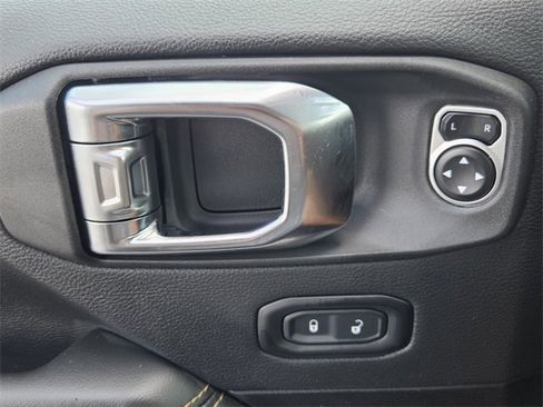 New 2025 Jeep Gladiator High Tide image 16