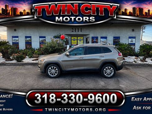 Used 2019 Jeep Cherokee Latitude w/ Popular Appearance Group FWD image 1
