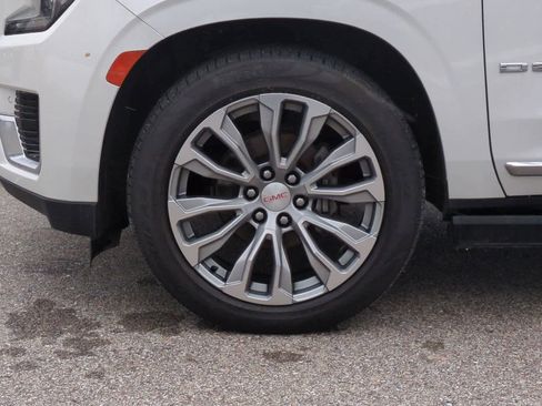 Used 2021 GMC Yukon XL Denali w/ Denali Premium Package image 14