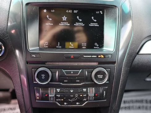 Used 2017 Ford Explorer XLT w/ Equipment Group 201A FWD image 27