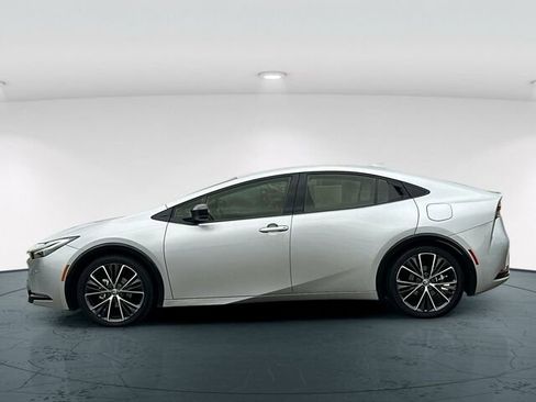 Used 2024 Toyota Prius XLE image 3