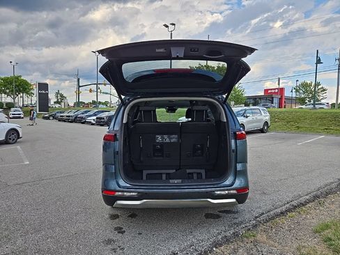 Certified 2024 Kia Carnival SX FWD image 5