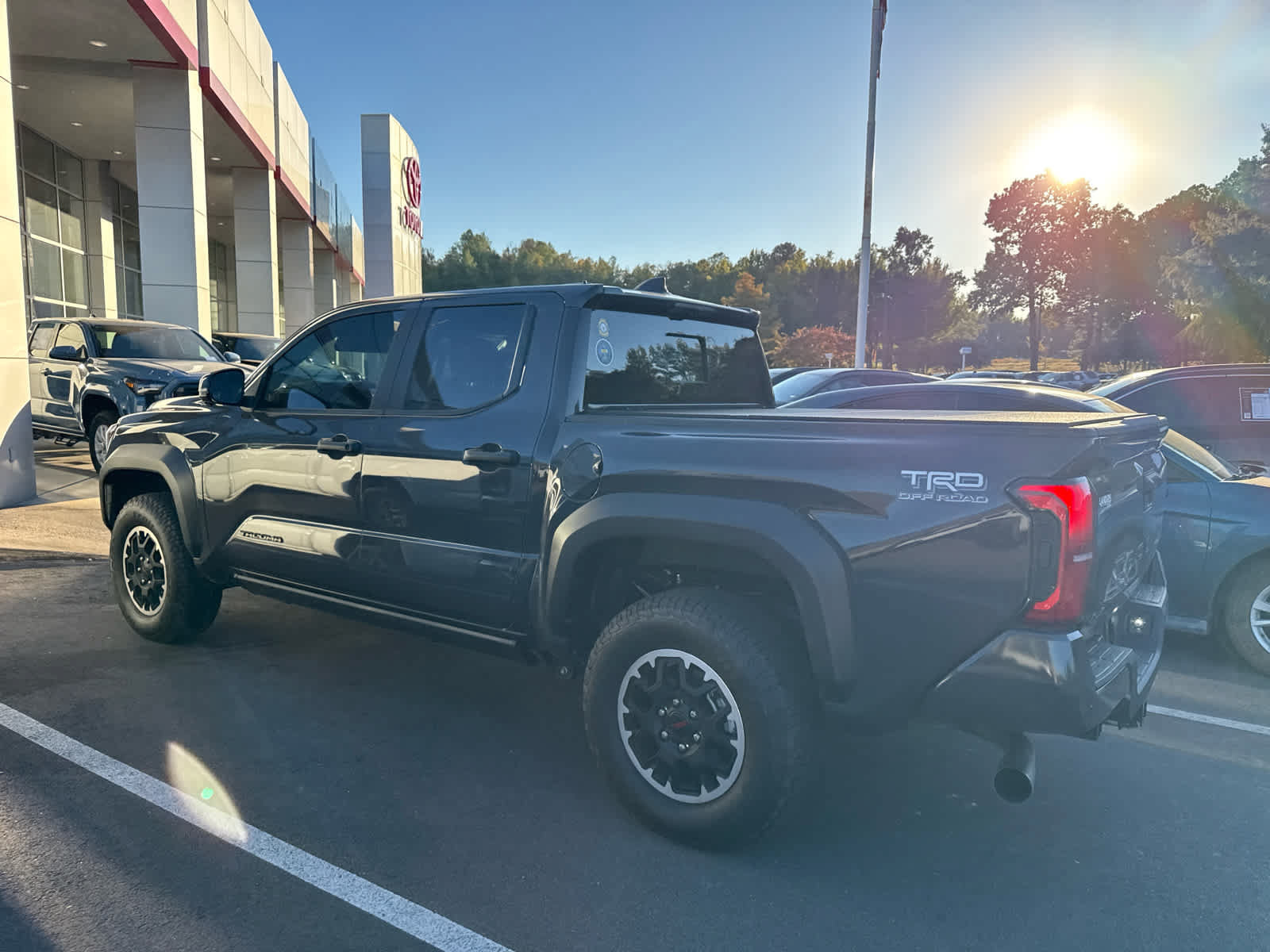 Certified 2025 Toyota Tacoma TRD Off-Road AWD/4WD image 5