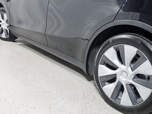 Used 2024 Tesla Model Y Long Range image 12