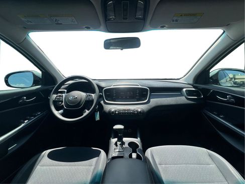 Used 2020 Kia Sorento LX FWD image 8