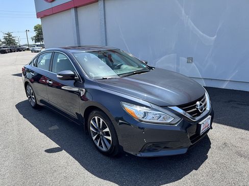 Used 2016 Nissan Altima 2.5 SV w/ Convenience Package FWD image 4