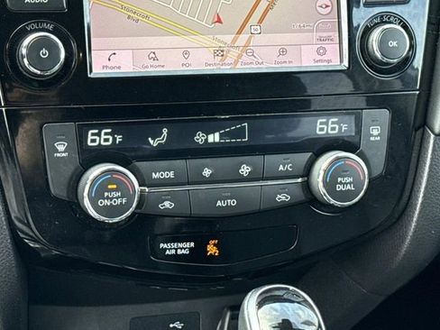 Used 2018 Nissan Rogue SL image 21