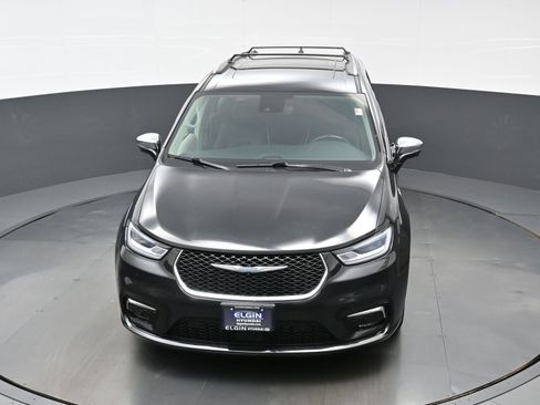 Used 2021 Chrysler Pacifica Limited w/ Uconnect Theater Family Group FWD image 42