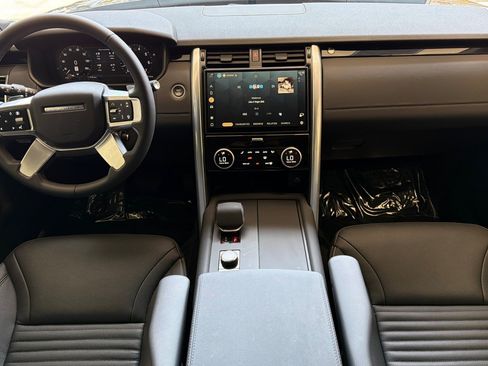 Certified 2025 Land Rover Discovery S AWD/4WD image 15