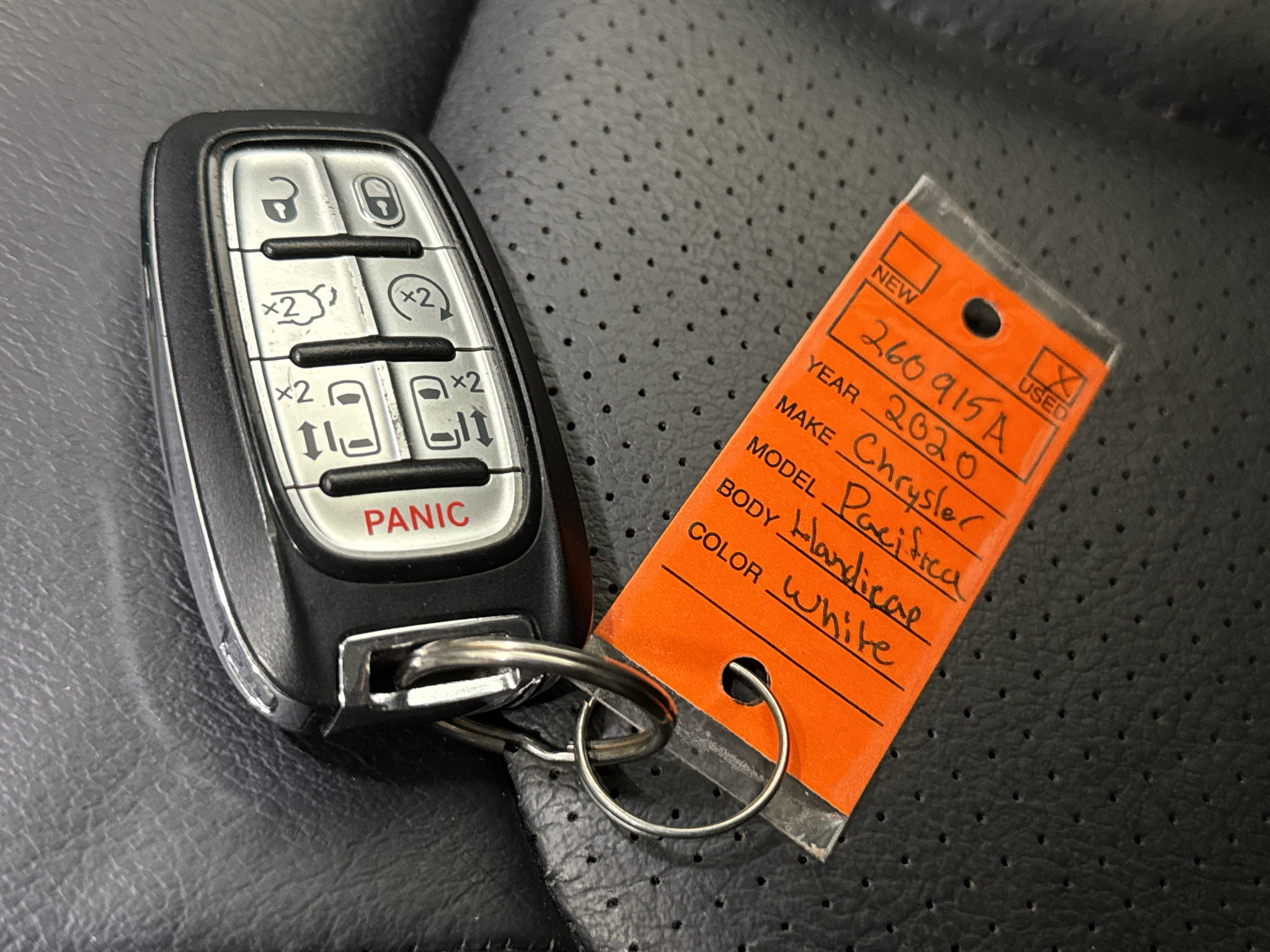 Used 2020 Chrysler Pacifica Touring-L FWD image 40
