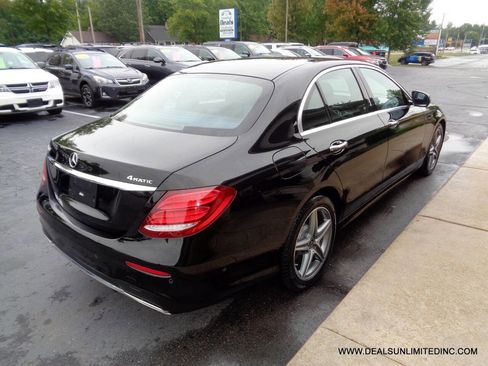 Used 2018 Mercedes-Benz E 400 4MATIC Sedan image 3