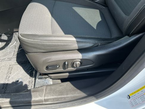 Used 2021 Buick Encore GX Select AWD/4WD image 11