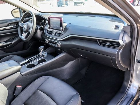 Used 2022 Nissan Altima 2.5 SV FWD image 15