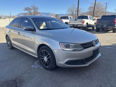 Used 2014 Volkswagen Jetta SE image 2