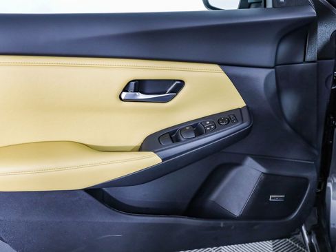 Used 2025 Nissan Sentra SV w/ SV Premium Package image 22