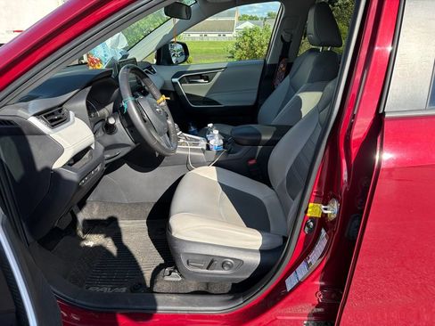 Used 2020 Toyota RAV4 XLE Premium AWD/4WD image 14