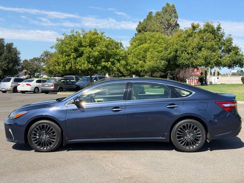 Used 2018 Toyota Avalon Touring image 2