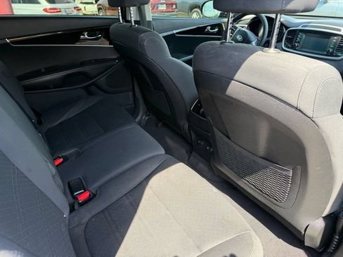 Used 2020 Kia Sorento FWD V6 image 18
