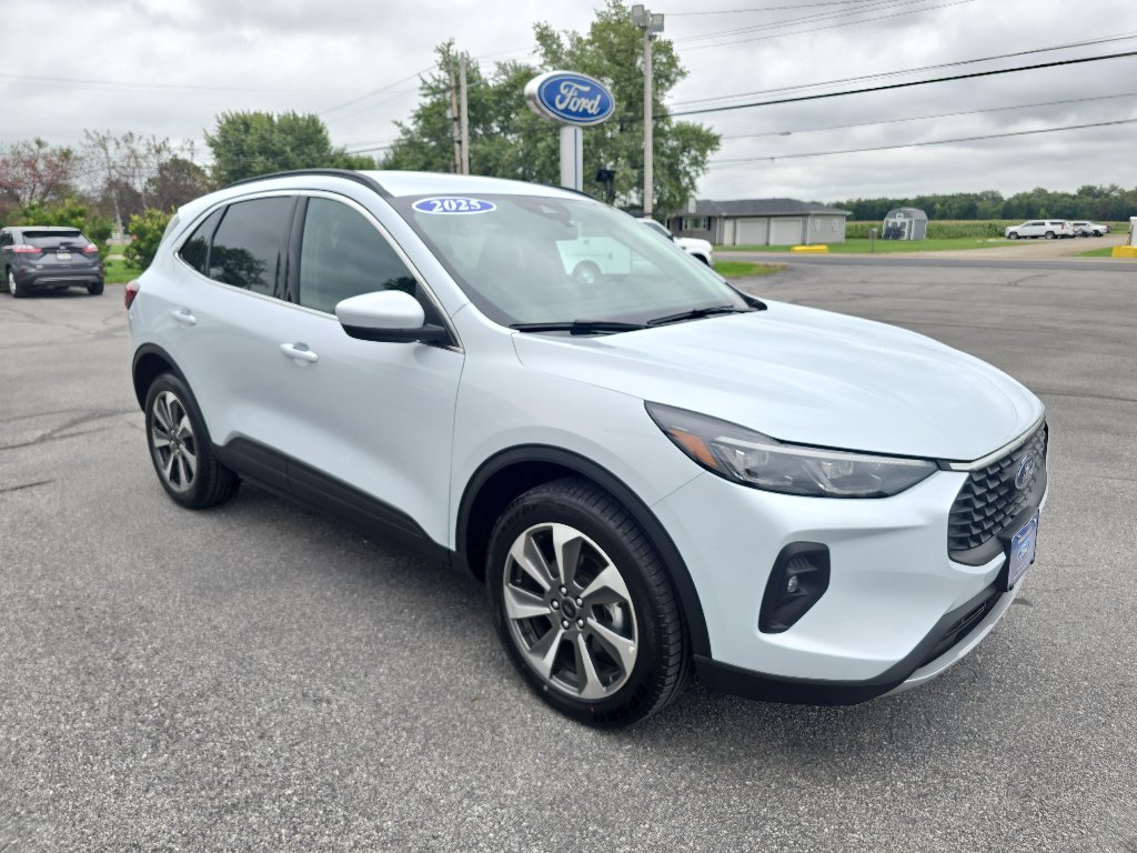 Used 2025 Ford Escape Platinum AWD/4WD image 4