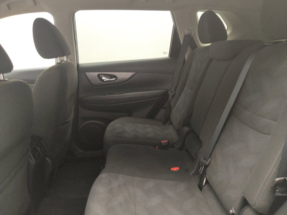 Used 2016 Nissan Rogue S w/ Appearance Package FWD image 18