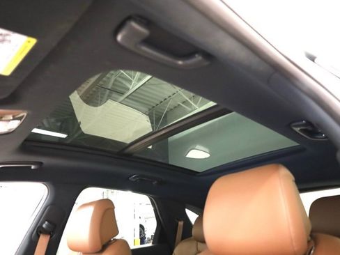 Used 2024 Genesis GV70 2.5T w/ Advanced Package image 33