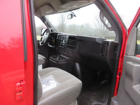 Used 2019 GMC Savana 3500 w/ Driver Convenience Package image 40