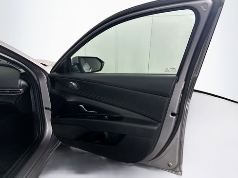 Used 2025 Hyundai Elantra SEL FWD image 34