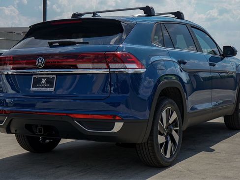 New 2026 Volkswagen Atlas Cross Sport SE FWD image 8