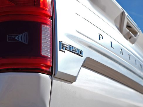 Used 2018 Ford F150 Platinum w/ Equipment Group 701A Luxury AWD/4WD image 9